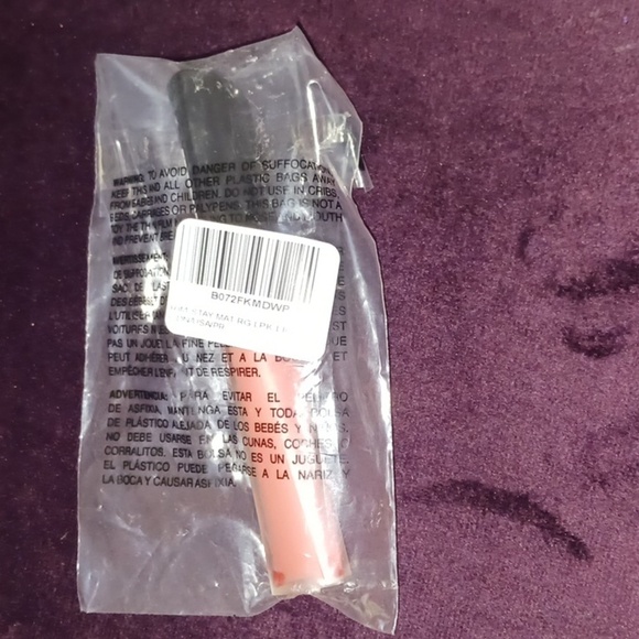 Stay Matte lip colour - Picture 3 of 4